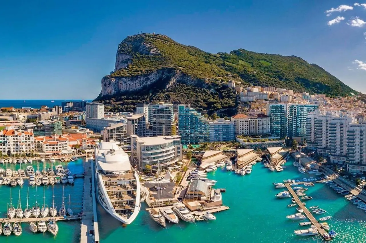 Neptune Suite-Hosted By Sweetstay Gibraltar