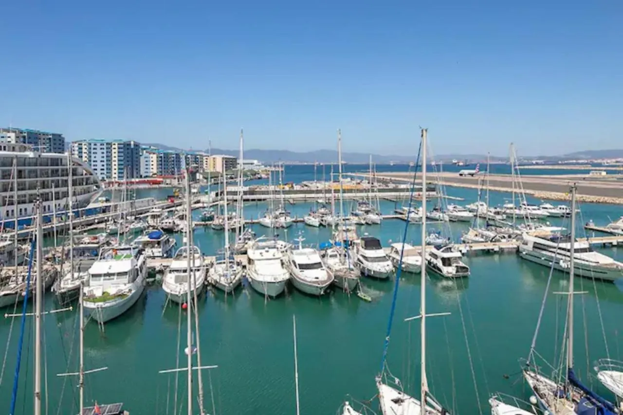 Neptune Suite-Hosted By Sweetstay Gibraltar Apartment